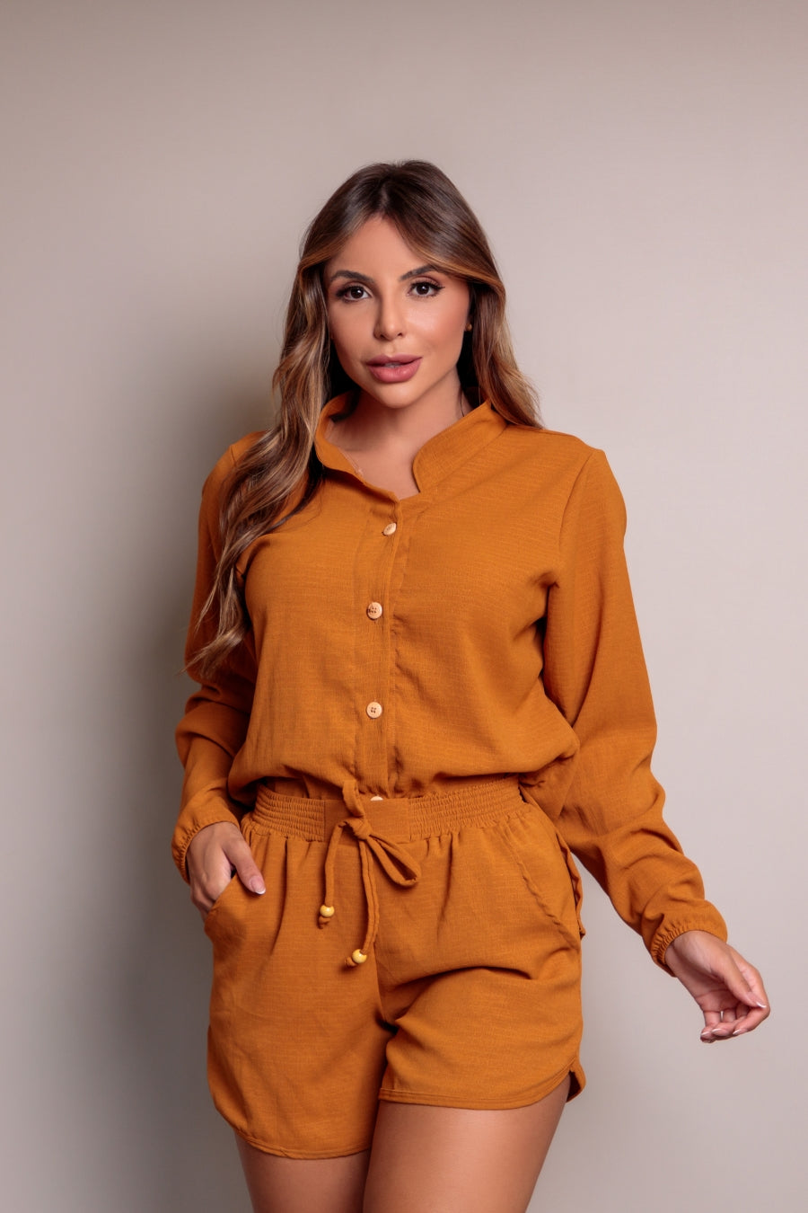 Conjunto Feminino Camisa Manga Longa e Shorts com Amarração